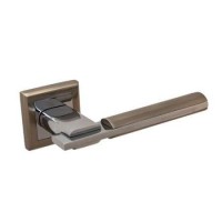 Межкомнатная дверная ручка Palidore на квадратной накладке 294 HH / PC комбинация белого никеля и хрома